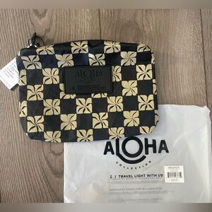 ALOHA Collection Black and Tan Floral Pouch